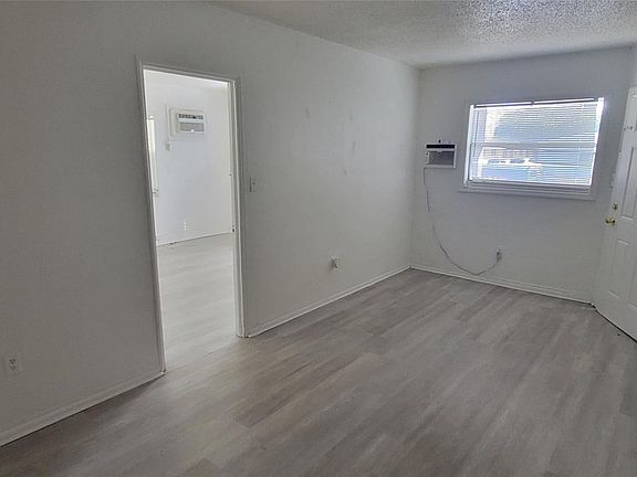 3rd image of 2417 Hayes St APT 1