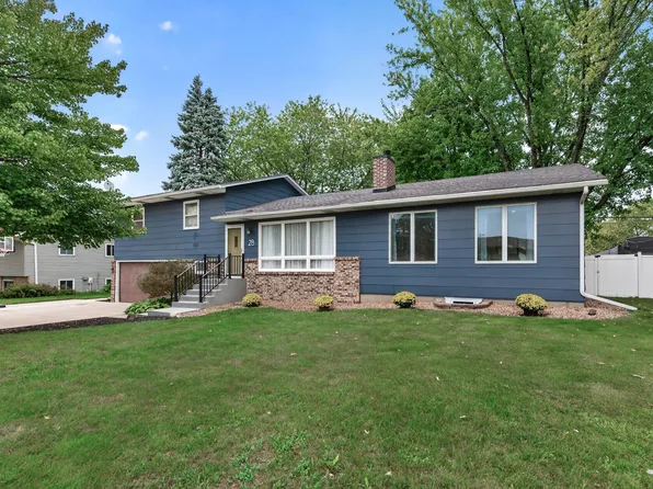 28 Sterling St N, Maplewood, MN 55119