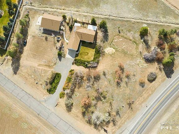 2nd image of 1017 Country Ln