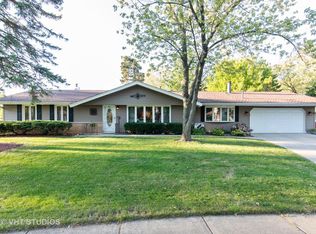 1924 Warwick Ln, Schaumburg, IL 60193