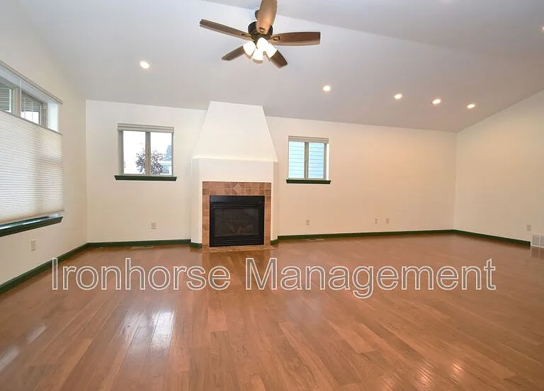502 Sanders Ave — Photo 2