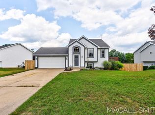 12899 Thistlewood Ln, Holland, MI 49424