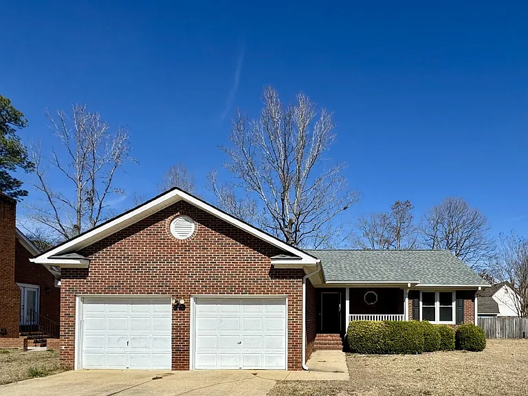 204 Fair Oaks Dr — Photo 1