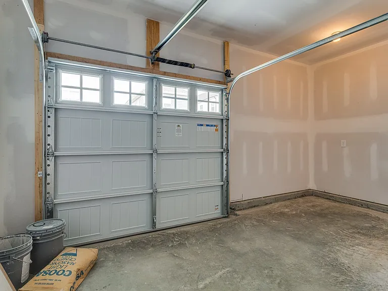 416 Queen Ln — Photo 5