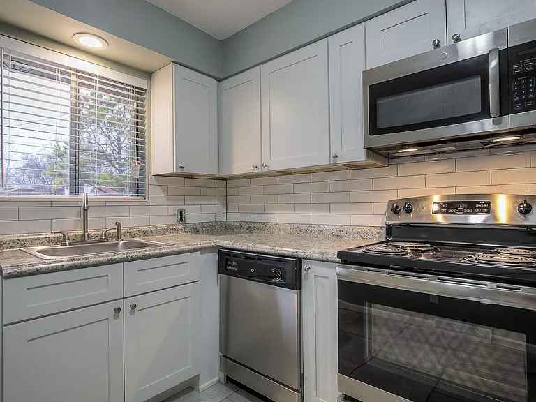 514 NE Corder St #B — Photo 13