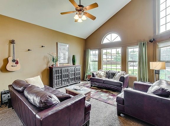 4th image of 2504 Falls Ct