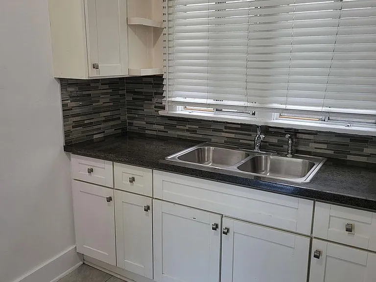 325 Cherry Ave — Photo 12