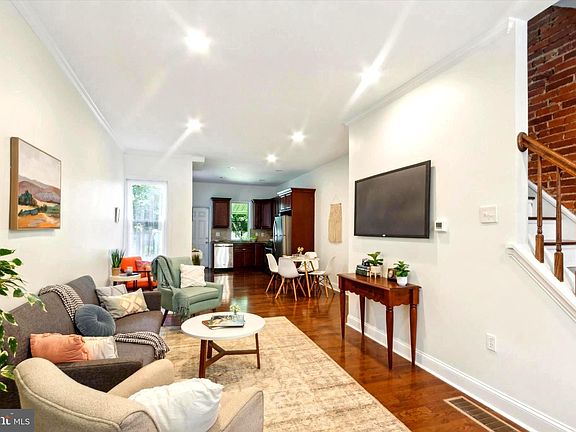 5th image of 123 E Duval St