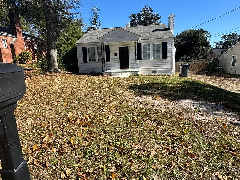 1526 Heath St — Photo 9