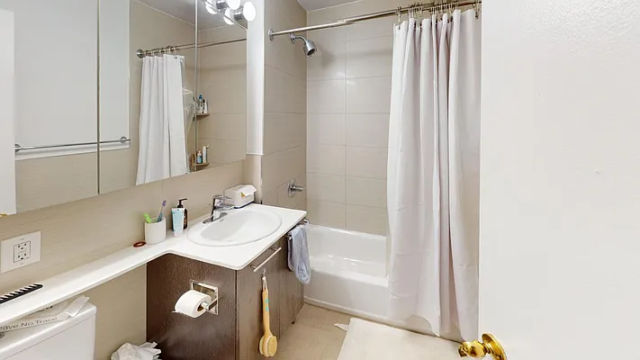 Rented by AZ REALTY NYC LLC | media 21