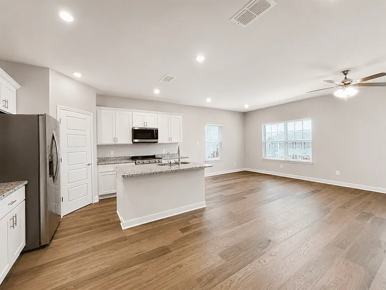 7142 Magnolia Crk #201 — Photo 2