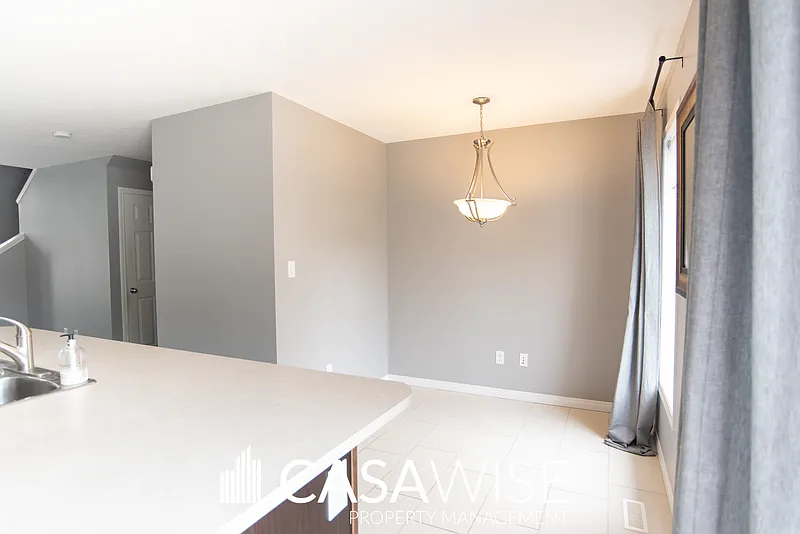 3 bed, 2.5 bath, 1140 sqft, $1,950 — Photo 2