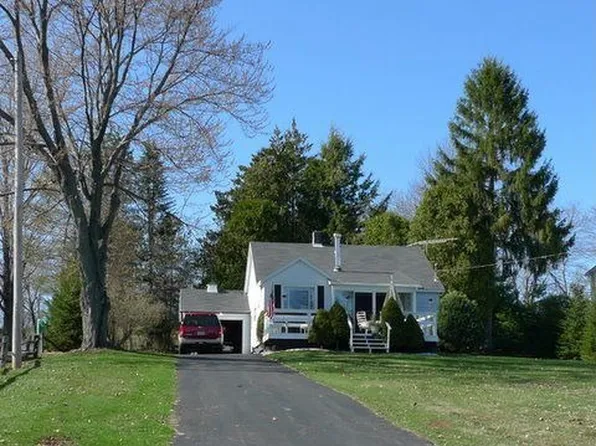 425 Lakeside Dr, Mayfield, NY 12117