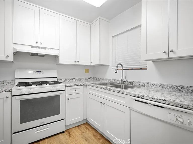 345 N Jackson St #106 — Photo 11