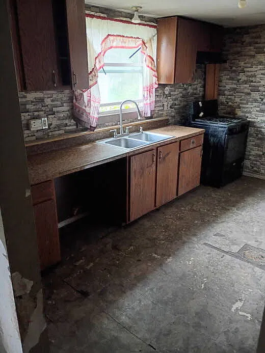 3 bed, 868 sqft, $850 — Photo 2