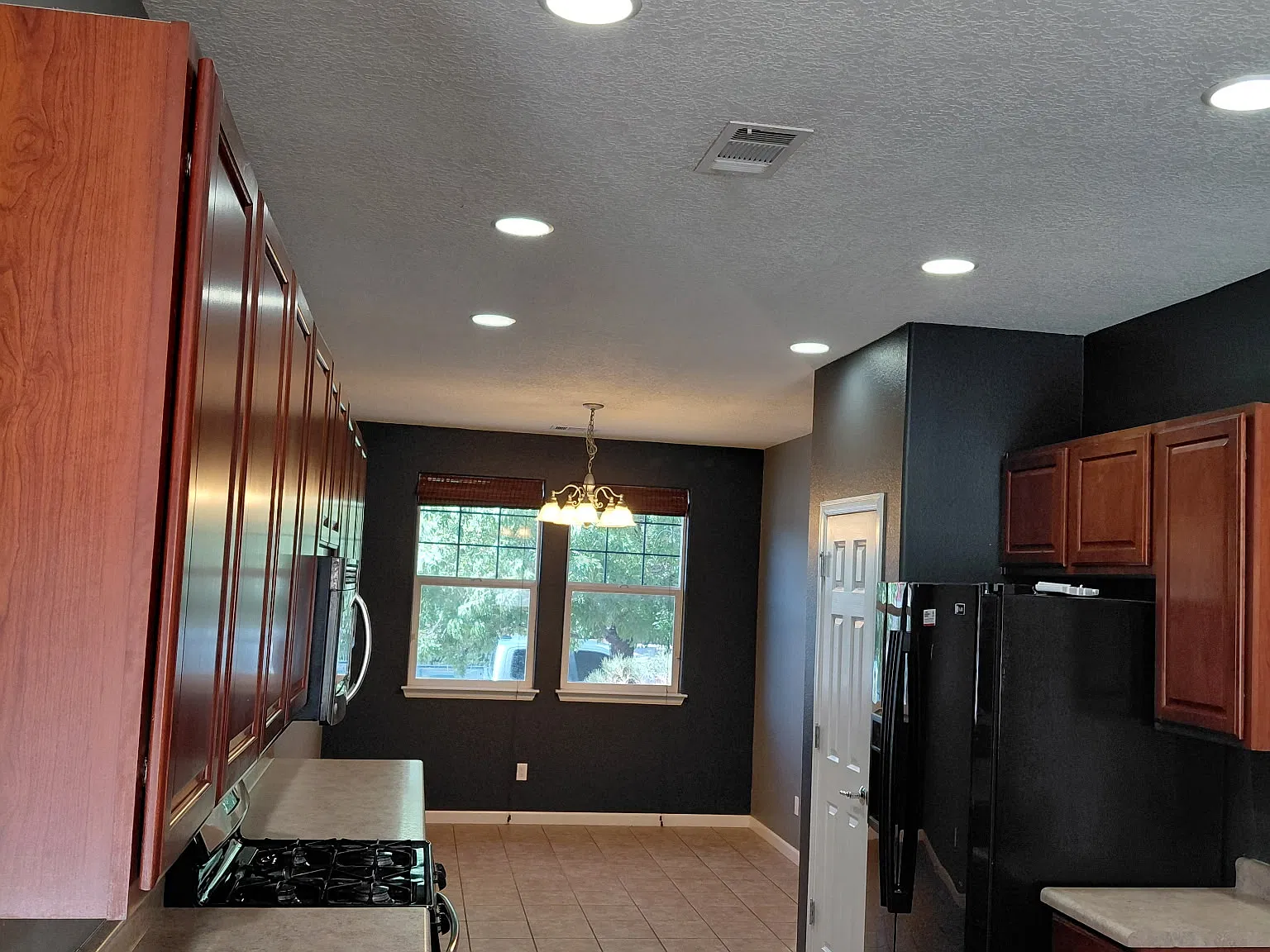 3 bed, 1619 sqft, $2,300 — Photo 3