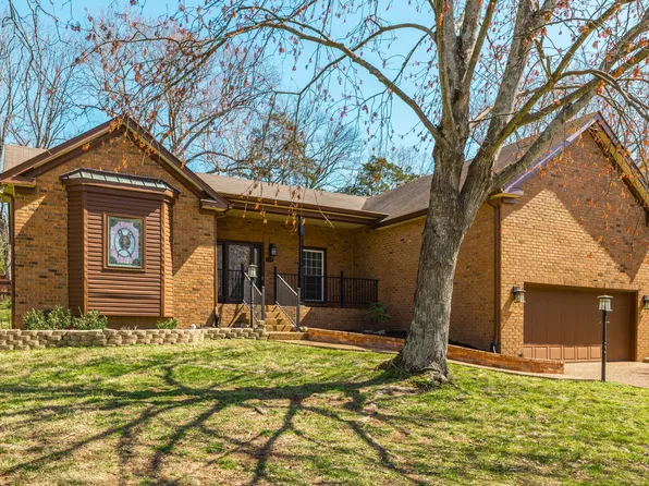 708 Caldwell Dr, Goodlettsville, TN 37072