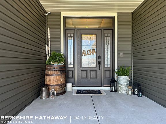 5th image of 3821 Meadow Way Trl