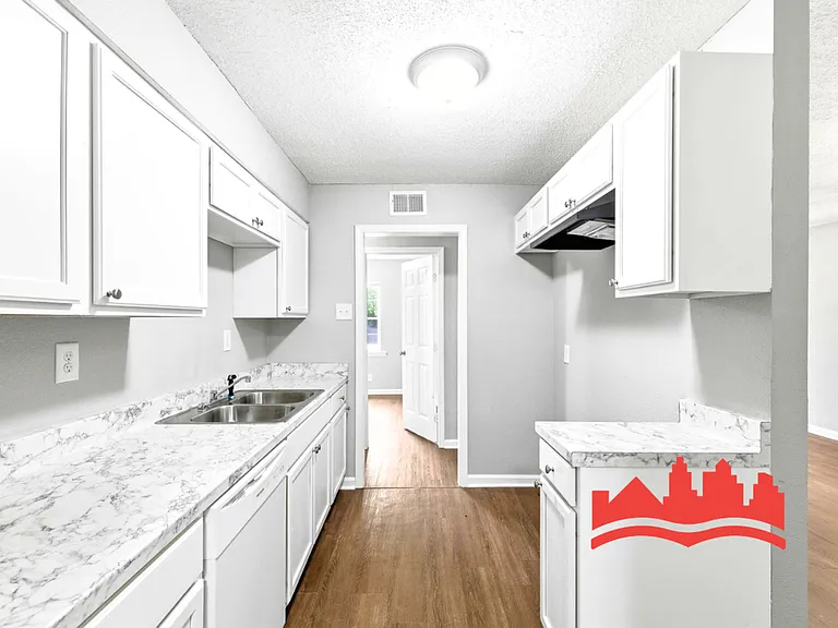 2348 Millbrook Ave — Photo 14
