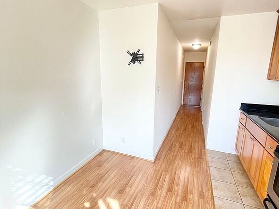 3rd image of 725 Monterey Blvd APT 11