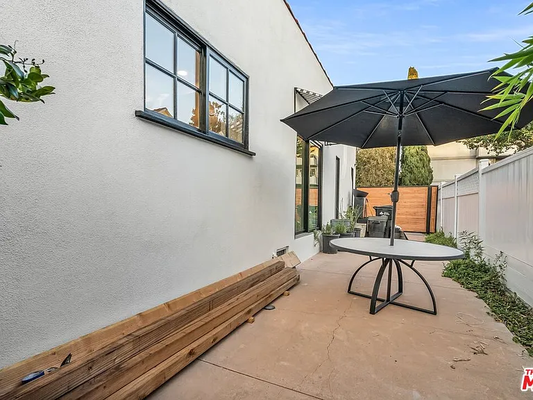 653 W Knoll Dr — Photo 19