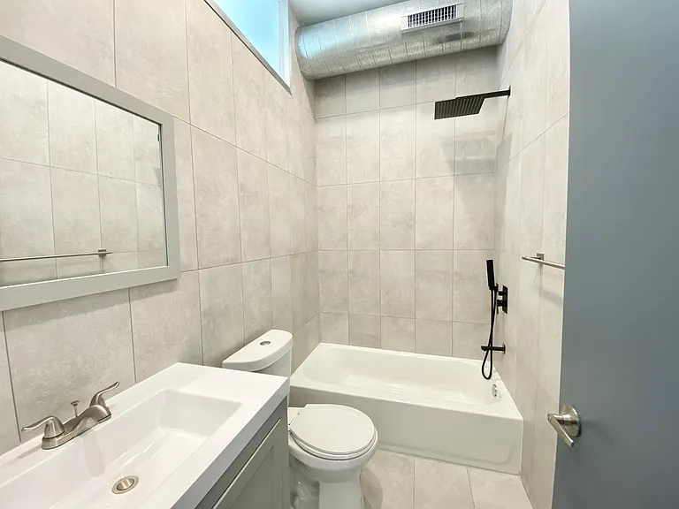 1233 N Franklin St #6 — Photo 12