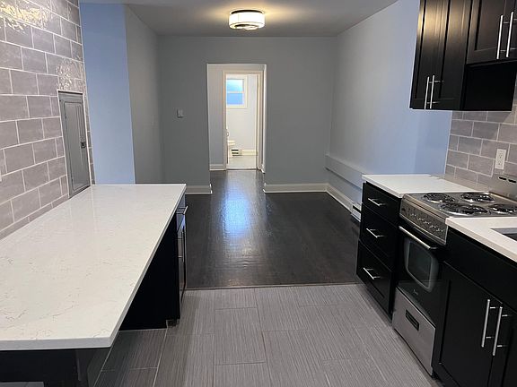 3rd image of 1416 W Jarvis Ave Unit 2R