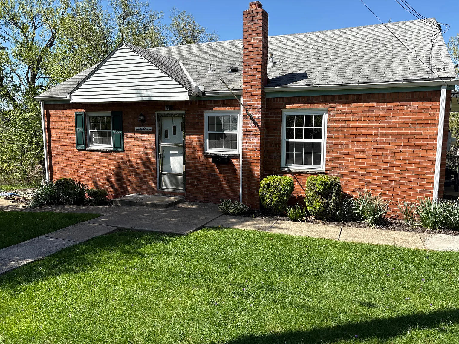 1211 Rinaldi St photo 1