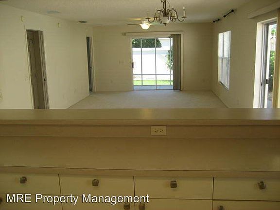 5th image of 1915 Adair Ln