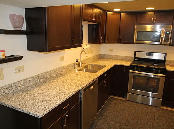 4th image of 733 Suzanne Dr