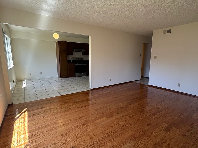 241 9th Ave #2 — Photo 4