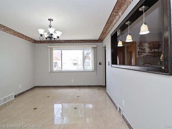 5th image of 4739 Mead St