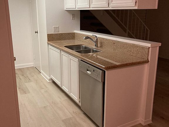 3rd image of 3-1312 Primrose St #3
