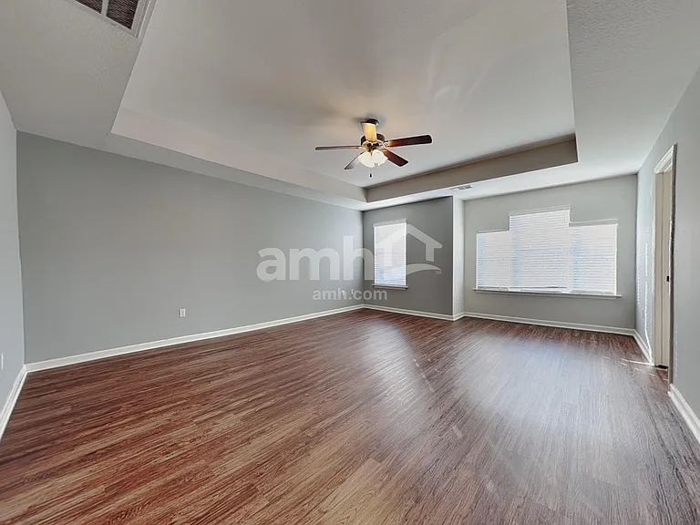 2400 Ancient Oak Ln — Photo 8