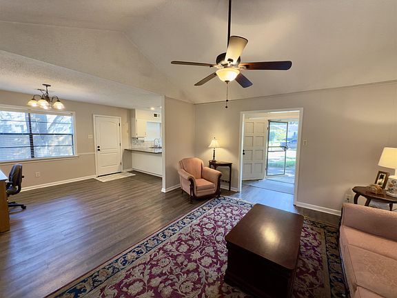 3rd image of 382 Bouldincrest Ave