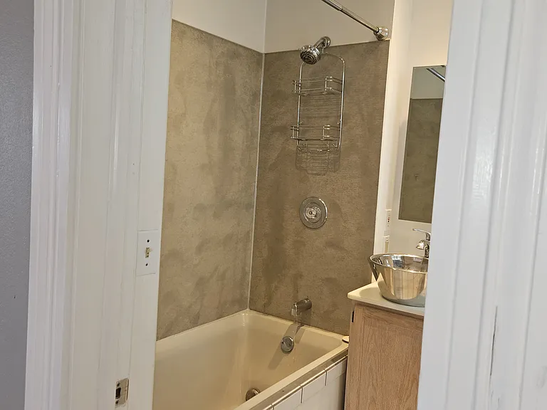 1127 W Madison St — Photo 17