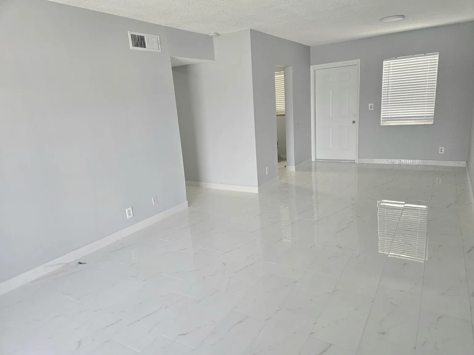 2 bed, 2.0 bath, 1000 sqft, $1,995 — Photo 2