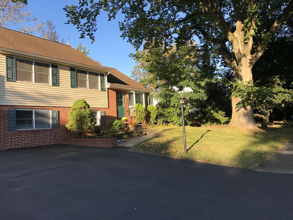 1st image of 2724 N Robino Dr