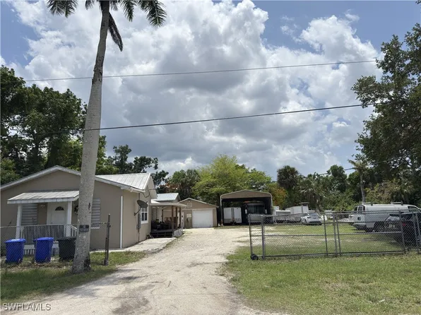 3854 Woodside Ave, Fort Myers, FL 33916