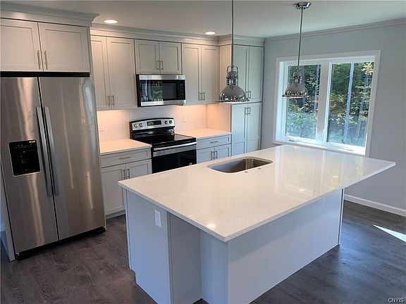 5th image of 8 Brantwood Ln