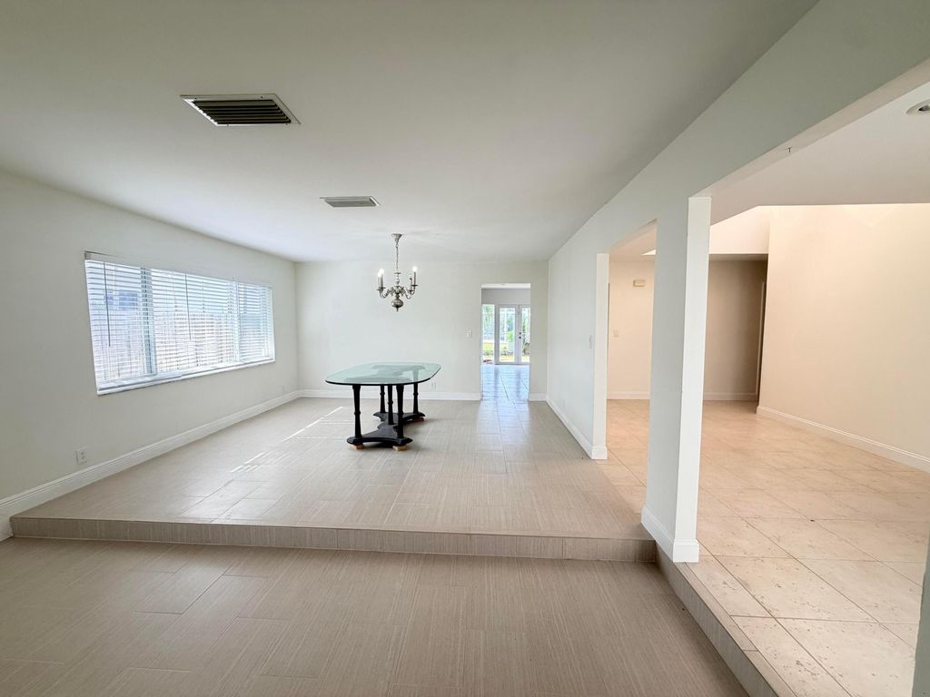 2648 NE 9TH Street, photo 6