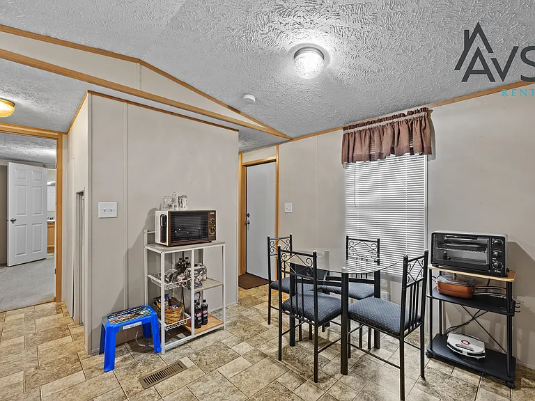 398 Volliedale Dr — Photo 7