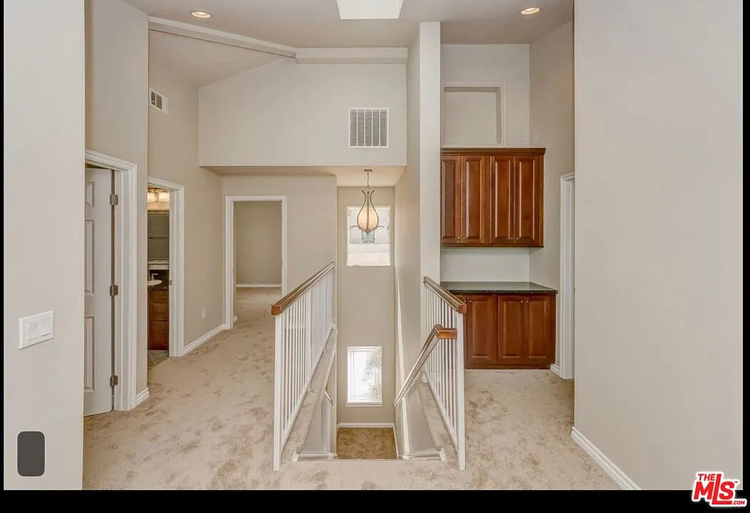 3 bed, 2.5 bath, $4,800 — Photo 1