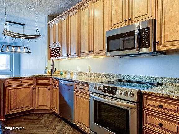 4th image of 1 Riverpointe Plz APT 1105