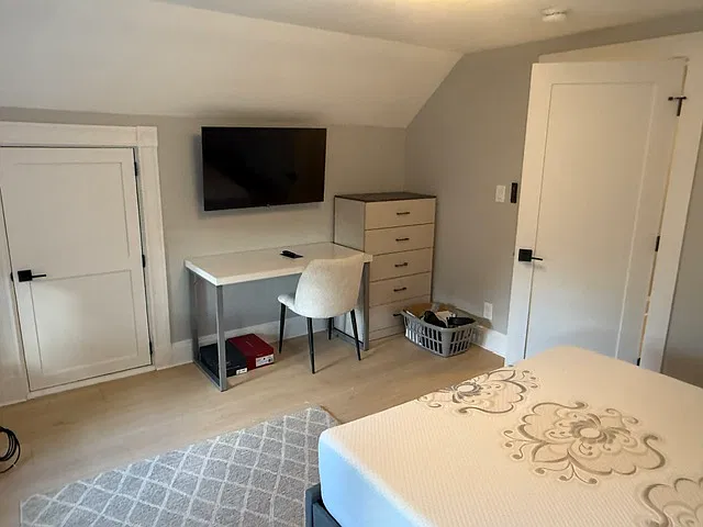4 bed, $6,000 — Photo 2