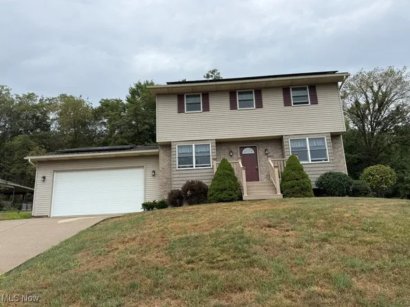 1024 Thomas Dr SW, New Philadelphia, OH 44663