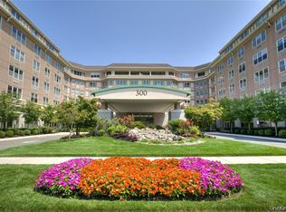 300 E Overlook #457, Pt Washington, NY 11050