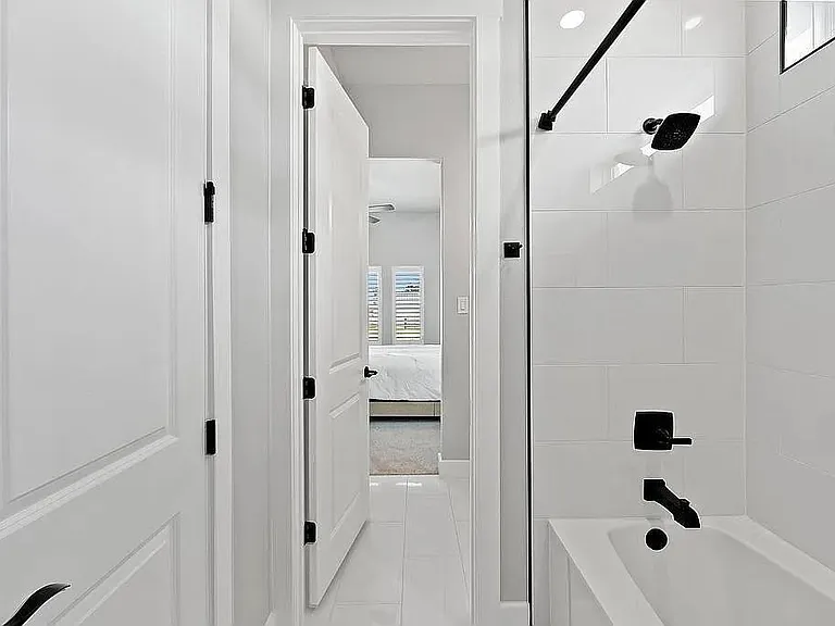 1102 Woodpark Ln — Photo 32