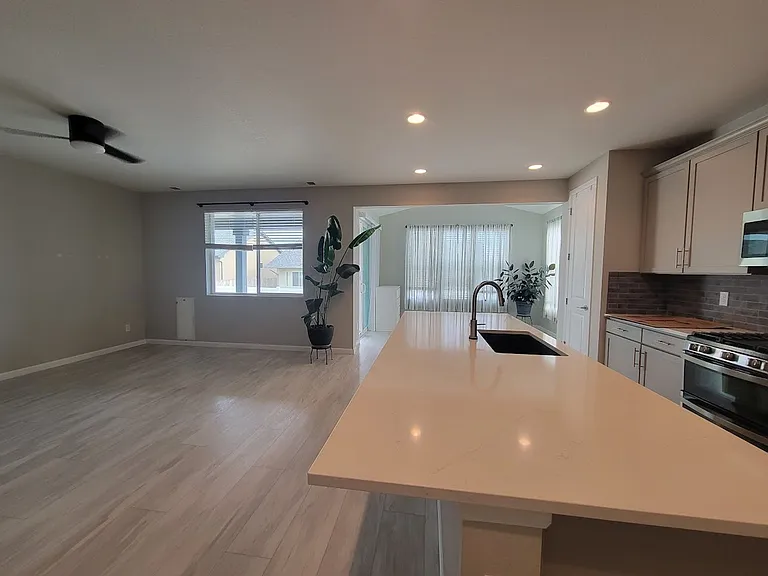 2322 Sunrise Ln — Photo 3