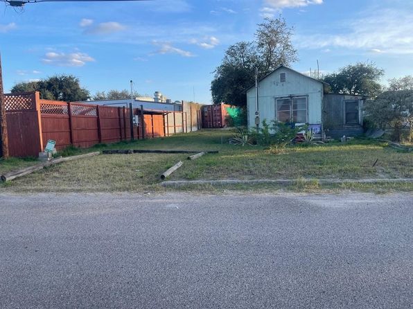 105 W Alvarado St, Hebbronville, TX 78361